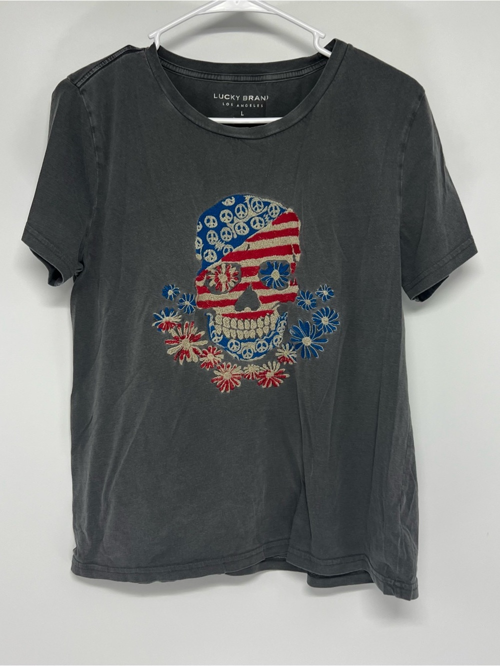 Lucky brand women’s large skull stitch t shirt